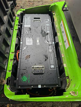 Lắp Pin Greentech S51119  và S51238 cho xe điện du lịch kiểu Golf tại Ninh Bình